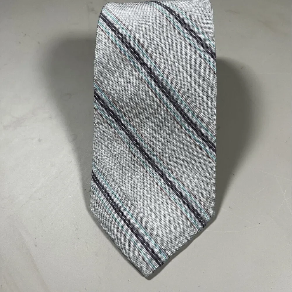 Guy‎ Laroche Paris Luxury Tie Gray Striped Pattern 100% Silk Necktie